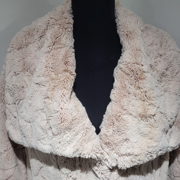 Novelti Women's Oversized Faux Fur Jacket 20 Cream Cruelty Free Cozy Maximalist - Picture 4 of 10